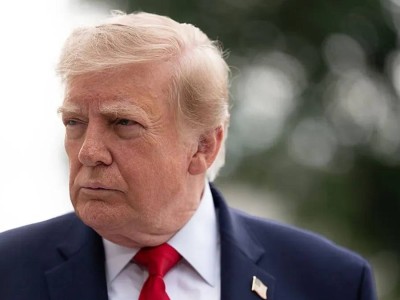 Трамп Путин мен Зеленскийді бетпе-бет кездесуге шақырды