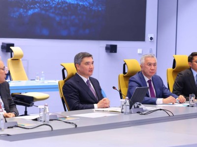 Олжас Бектенов еңбек және халықты әлеуметтік қорғау саласын цифрлық трансформациялау мәселелері бойынша кеңес өткізді
