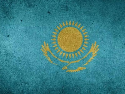 Республика күніне арналған жеңіл жатталатын өлеңдер топтамасы