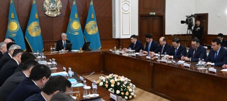Қазақстан Президенті Тоқаевтың кеңейтілген Үкімет отырысы: нақты шешімдер мен жаңа бағыттар .