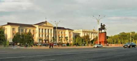 Тараз қаласындағы «Достық» алаңын Назарбаевтың атына беру туралы шешім талқылауға шығарылды.