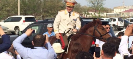 Ат мініп аты шыққан генерал-майор Аян Дүйсембаев қызметінен кетуі мүмкін.