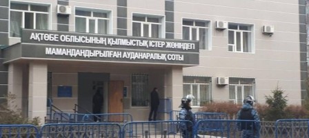 Мұнайды заңсыз тасымалдап келгендердің ісі сотқа түсті.