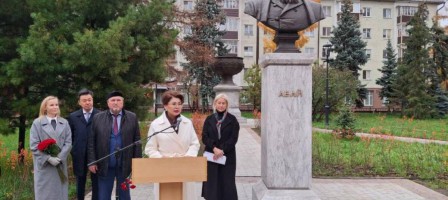Татарстанда Абай Құнанбаевтың ескерткіш-бюсті ашылды.