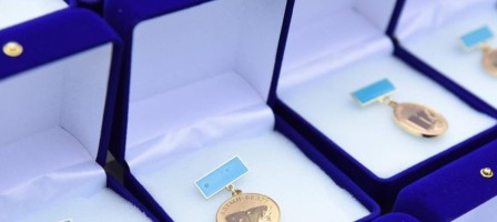 Қазақстанда «Алтын белгі» алған түлектердің саны рекордтық көрсеткішке жетті.