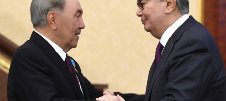 «Бұл сенің елің, келсеңші»: Назарбаев Тоқаевты Ресейден қалай шақырғанын айтты.