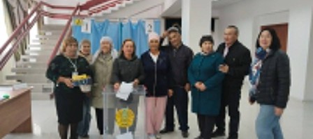 БІР КӨШЕНІҢ ТҰРҒЫНДАРЫ БІР МЕЗЕТТЕ КЕЛУДІ ҚҰП КӨРГЕН.