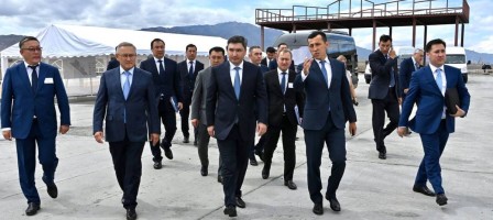 Бектенов ҚХР шекарасындағы ауыстырып тиеу терминалдарын тексерді.