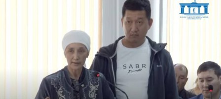 «Бұл оқиғаны еске алу өте ауыр». Сотта Шерзаттың апасы куәлік етті.