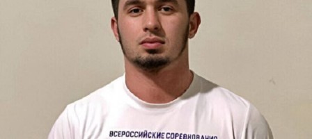 «Мен Шешенстанға барғанша, осында өлгенім артық»: Алматыдағы СИЗО-да отырған Мансур Мовлаевтың өміріне қауіп төніп тұр.