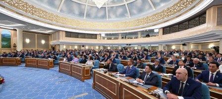 Харассмент жасаған депутат мандатынан айырылды.