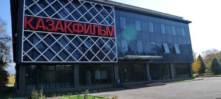 «Фильмді уақытында өткізбеді». “Қазақфильмдегі” дау басылмай тұр.