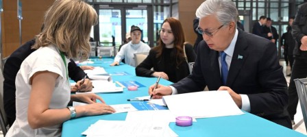 Президент республикалық референдумда дауыс берді.