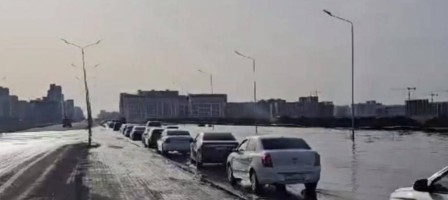Астанадағы Ұлы Дала даңғылының бір бөлігін су басты.