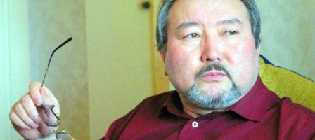 Нұр-сұлтан атауын қолдаған ақын ақталып жатыр.