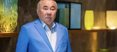 Қарасай әкімі Болат Назарбаевқа 42 гектар жерді заңсыз сатқан.