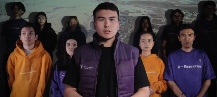 Жаңа Адамдар су тасқынынан зардап шеккендерге көмек көрсету үшін еріктілер орталықтарын ашады.