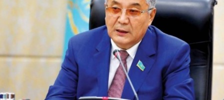 Сенатор ашаршылыққа қатысты құпия деректерді жариялауды талап етті.