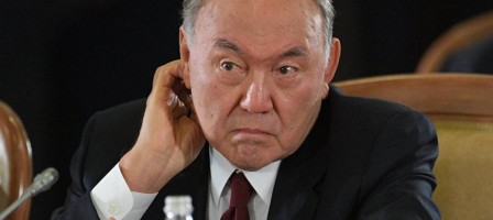 Назарбаев кедейлерге ұн, қант, картоп таратады.