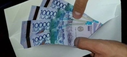 Елімізде тағы бір шенеунік пара алды деген күдікке ілінді.