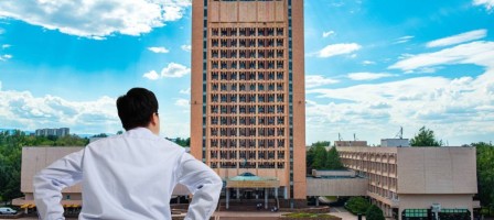 ҚазҰУ жалақыны неге кешіктіріп береді? – оқытушының жанайғайы