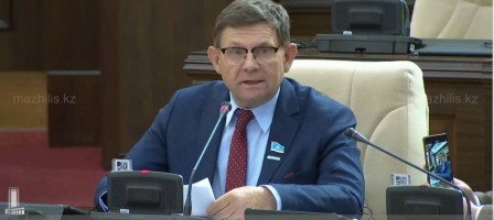 Депутат Пономарёв орыстілділерді қазақ тілін белсенді үйренуге шақырды