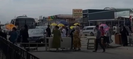 Жаңаөзен кәсіпкерлері жарық мәселесіне байланысты жолды жауып тастады