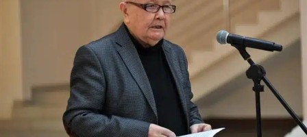 Үйінен айрылып қала жаздаған елге танымал профессор сүйінші жаңалығын айтты