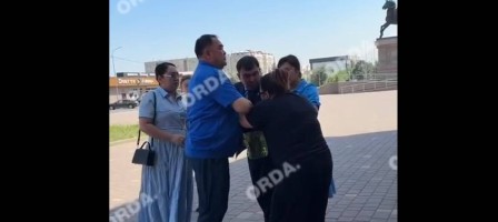 Көпбалалы ана Қаскелең әкімдігі алдында өзін және балаларын өртемек болды
