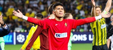 Көлік, костюм, донер: "Қайраттың" қаһарманына халық не сыйлап жатыр?