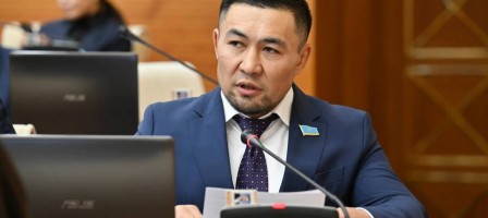 Мәжілістің мінберінен депутаттарға аналарын құттықтауға рұқсат етіледі
