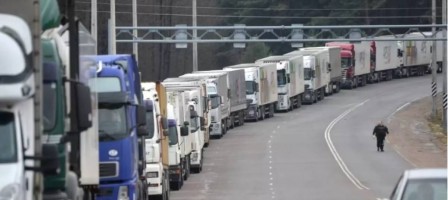 Жұманғарин Ресей елшісімен шекарадағы кептеліс пен «көлеңкелі» импорт мәселесін талқылады