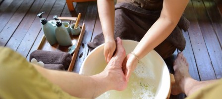 "Бай болғыңыз келсе, күйеуіңіздің аяғын жуыңыз": Психолог-коуч елді таңғалдырды (ВИДЕО)