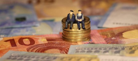 Қазақстандықтар соңғы тыйымдардан кейін зейнетақы жинақтарын алудың жаңа тәсілін тапты