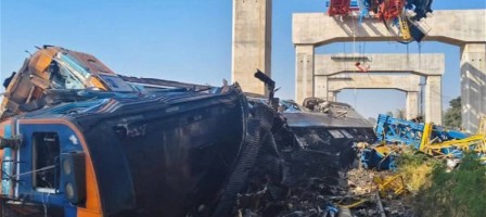 Таиландта кран пойызға құлап, 20-дан астам адам қаза тапты
