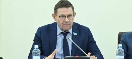 Сергей Пономарев: Конституцияда «Таза Қазақстанды» бекіту арқылы болашақ ұрпақ алдында жауапкершілік танытамыз