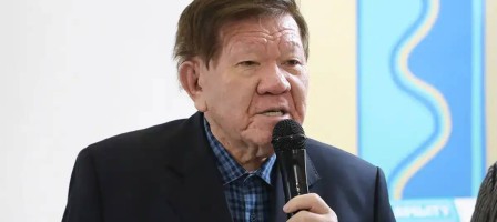 Ақын Мұхтар Шаханов "Тоқаевтың жаңа Конституциясын қолдайтынын" айтты (ВИДЕО)