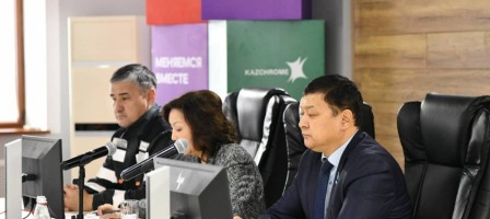 Конституциялық комиссия мүшесі жұмысшыларға жаңа Конституцияның маңызын түсіндірді