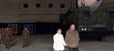 Ким Чен Ын жасөспірім қызына зымыран басқармасын бақылауды сеніп тапсырды