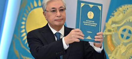 Тоқаев қол қойды: Конституция 1 шілдеден бастап ресми түрде өз күшіне енеді