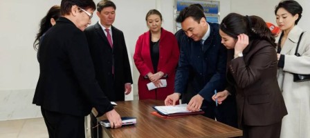 «Әділет» партиясы өзекті сұрақтарға жауап берді