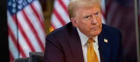 Трамптың шұғыл жиын өткізді: АҚШ-та жанармай бағасы шарықтап кетті