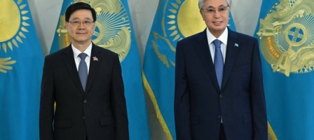 Тоқаев кездескен Джон Лидің күндік табысы қанша?
