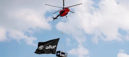 Қазақстанда алғаш рет: Allur MG брендін тікұшақпен жеткізілген флагман арқылы таныстырды