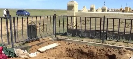 Қарағандыда екі отбасы бір қабірге таласып, мәйіт қазып алынды