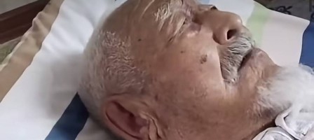Атырау облысында ер адам әкесіне күш көрсеткен (ВИДЕО)