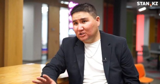 Конституциядағы орыс тілін алып тастау туралы пікір білдірген ғалым қызметінен қуылғанын айтты