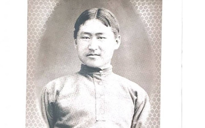 Алғашқы конституцияның бастауында: Барлыбек Сырттанұлы.