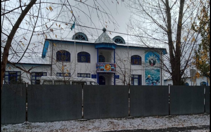 Балалар үйінің басшысы жол жөндеуге бөлінген ақшаны жымқырған.