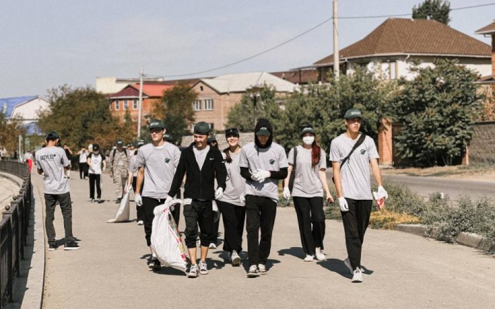 Жайықтың жағасынан 160 тонна қоқыс шығарылды.